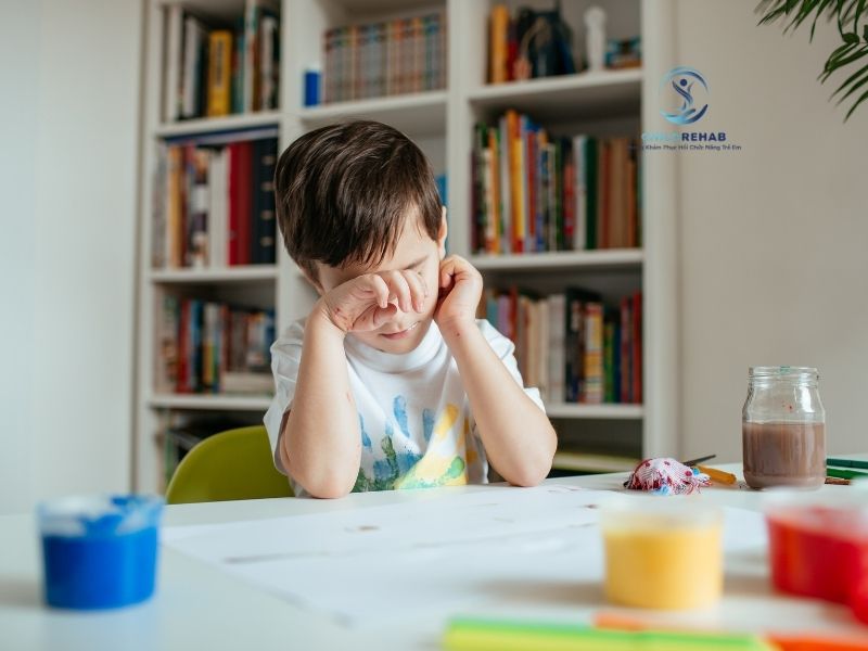 Trẻ ít hòa đồng có phải là tính cách riêng hay là điều cần được quan sát thêm về kỹ năng xã hội.